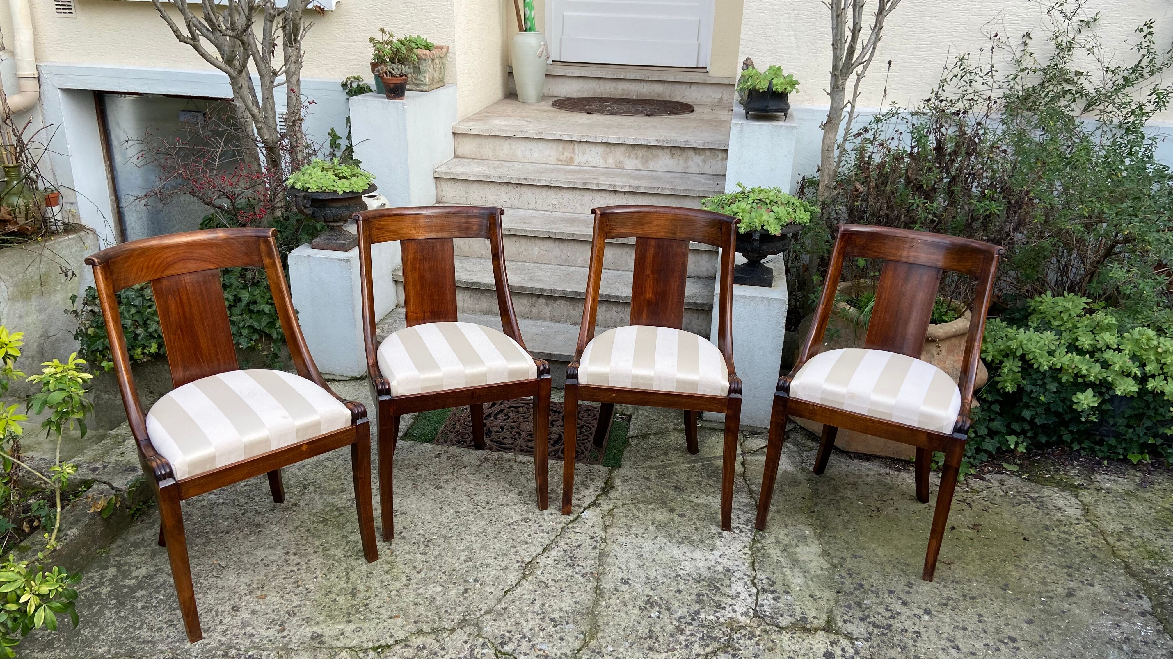 Suite de 4 chaises gondole style Empire