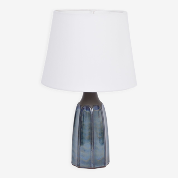 Lampe de table en grès bleu modèle 1042 par Einar Johansen pour Søholm