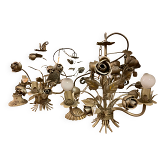 Pair of chandelier decorated with golden roses