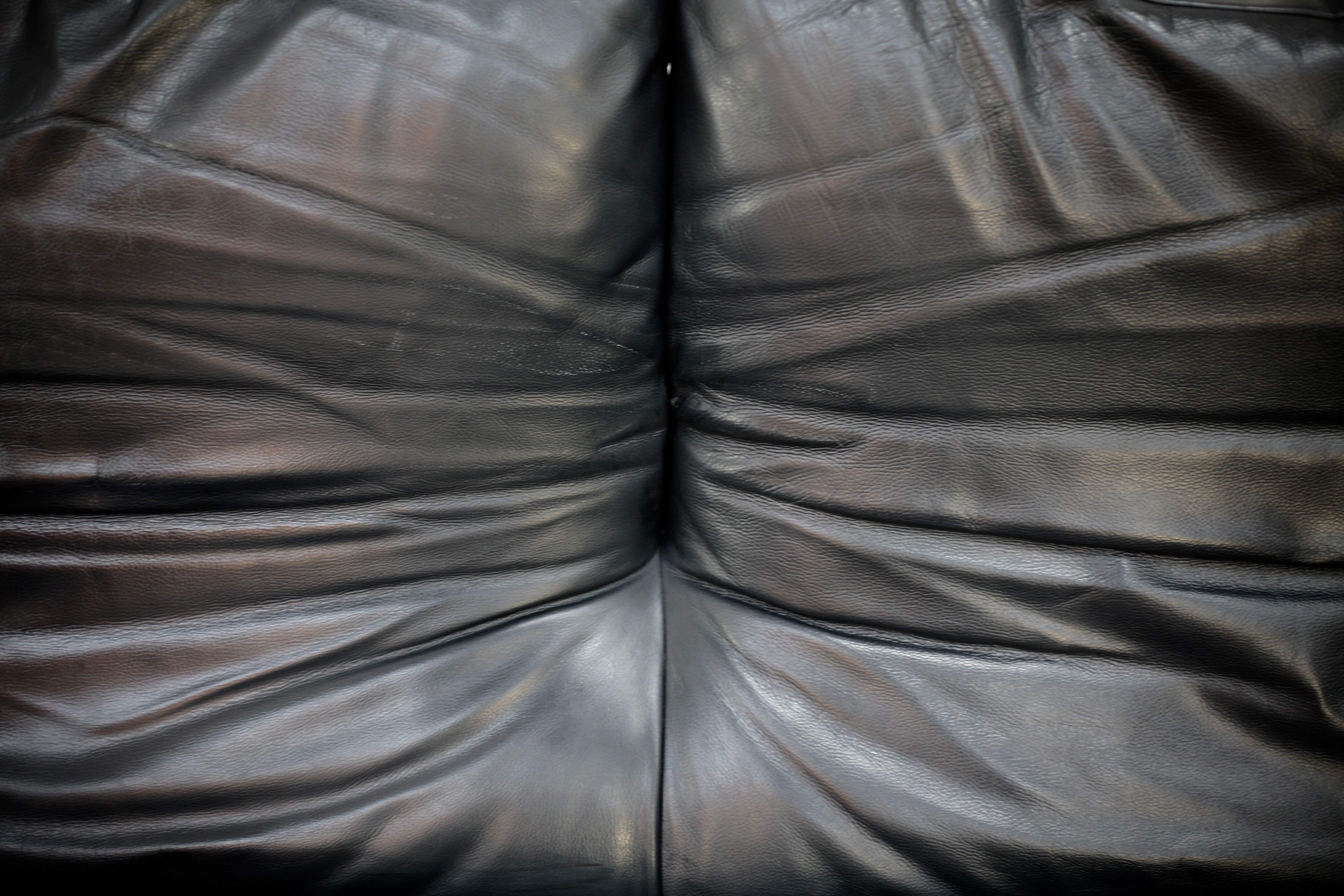 Sofa by Vico Magistretti, Cassina, Maralunga model. Italy, circa 1975. Navy blue leather