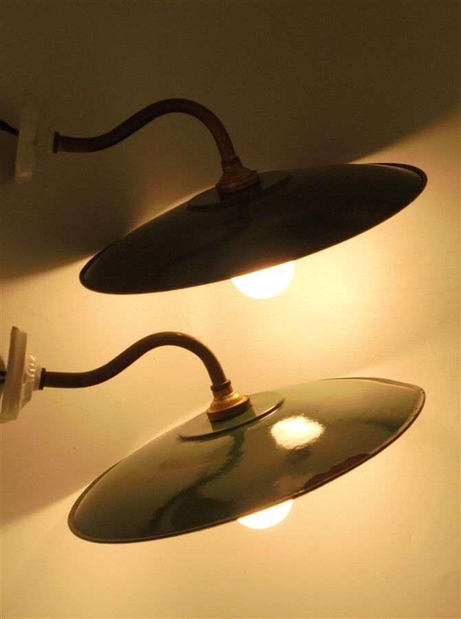 Duo of enamelled sheet metal wall lamps