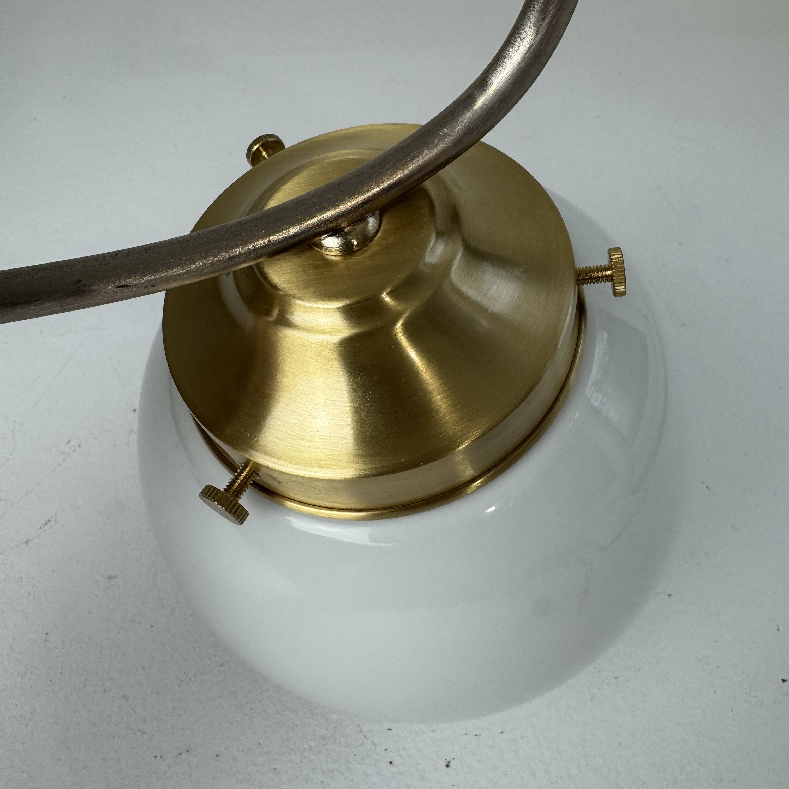 Ancienne applique laiton & opaline vintage