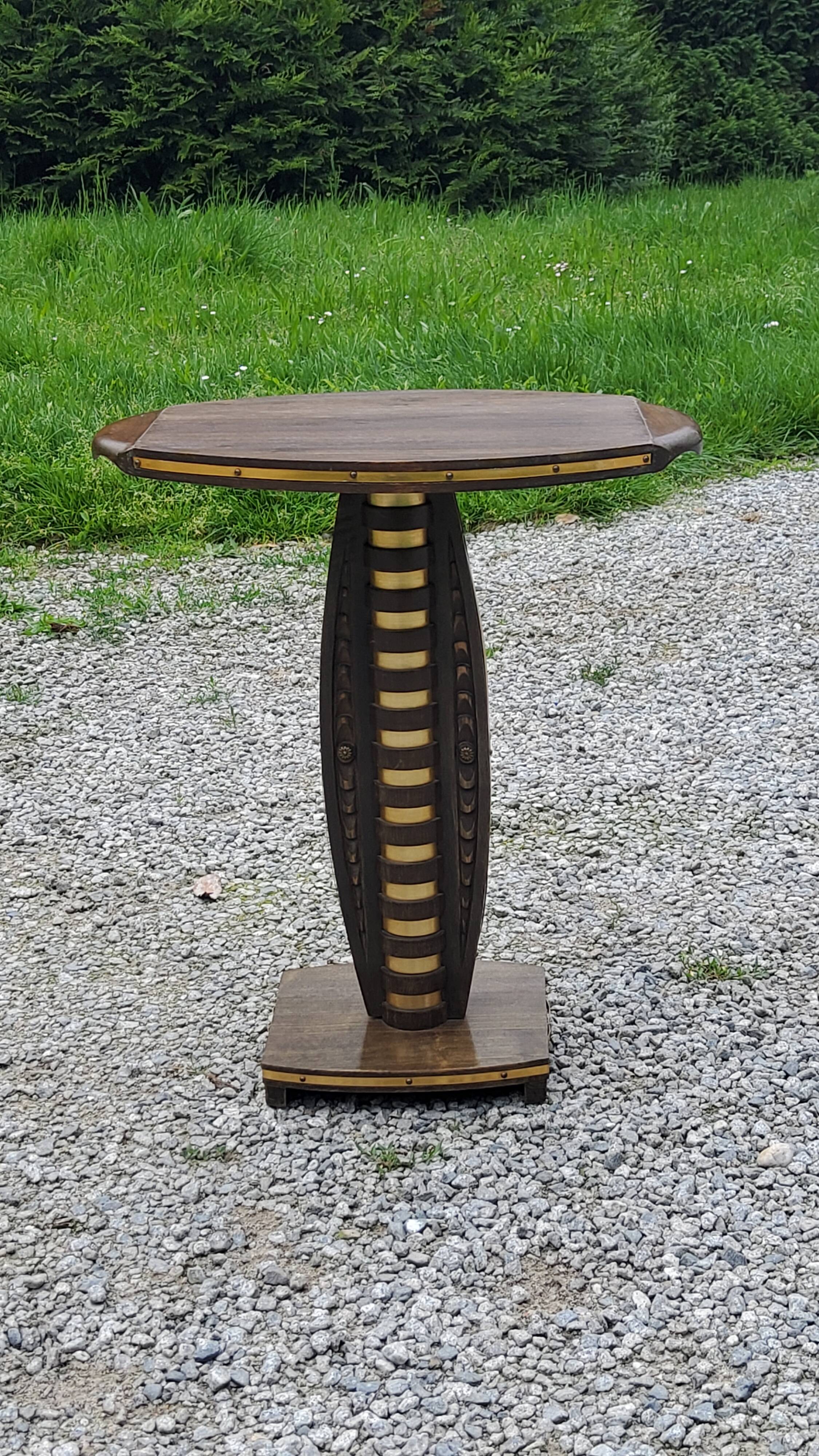 Art deco style pedestal table in beech and gold metal