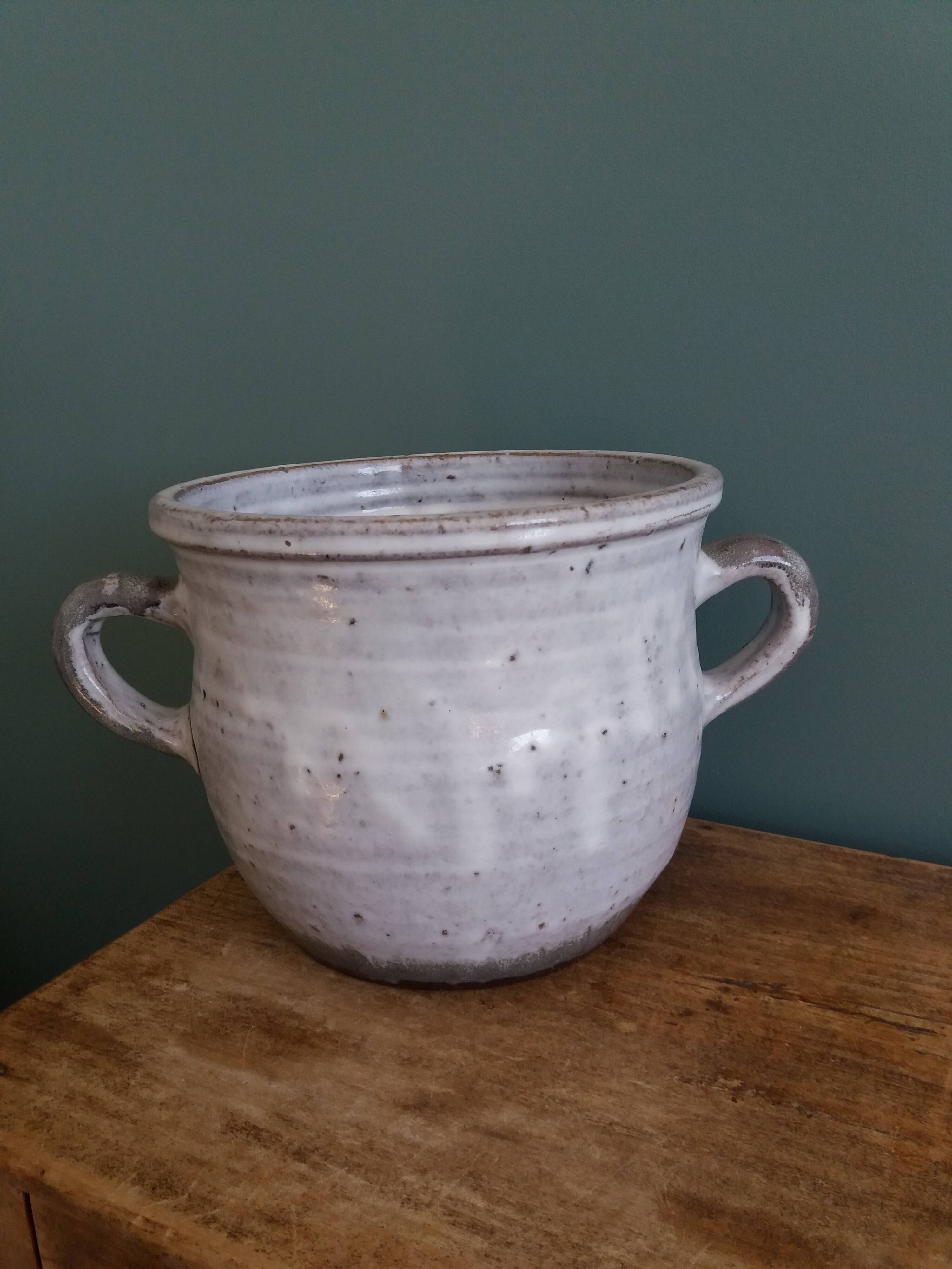 Cache pot The pottery of the Black Valley