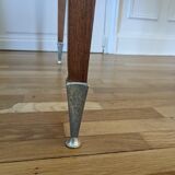 Extendable dining table
