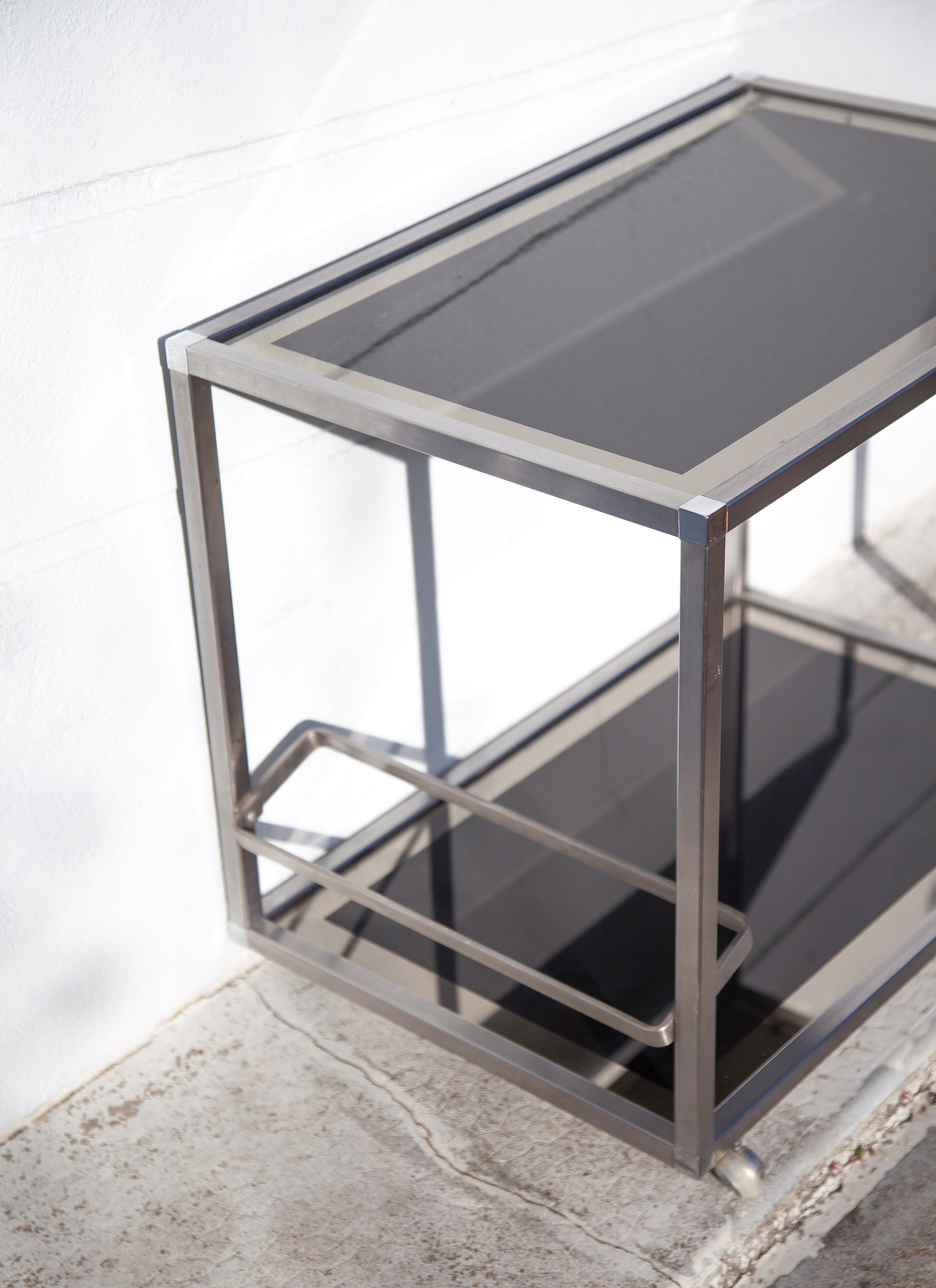 Serving glass mirror and vintage chrome, trolley with wheels, rolling bar, design bauhaus