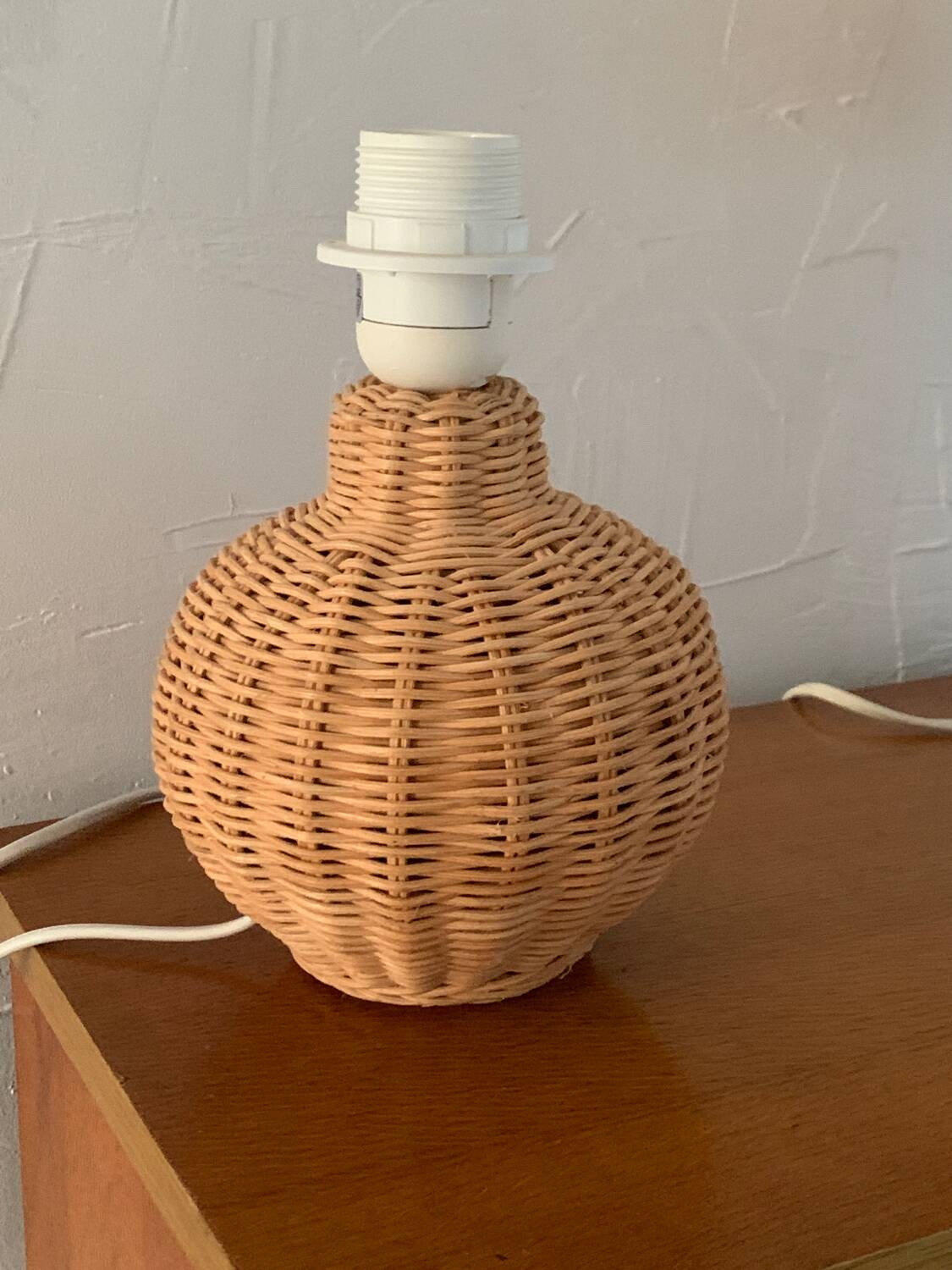 Pied de lampe en rotin
