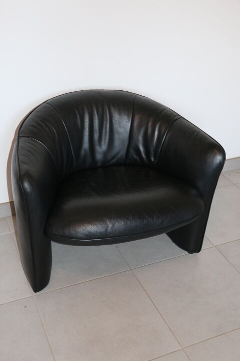 2 armchairs swann black leather