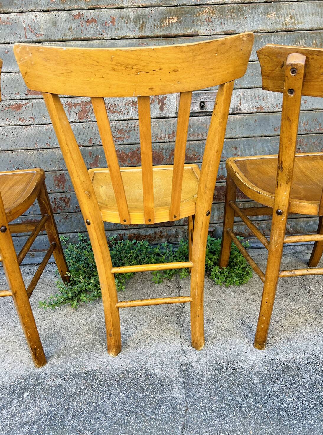 Suite de Chaises de Bistrot en Bois