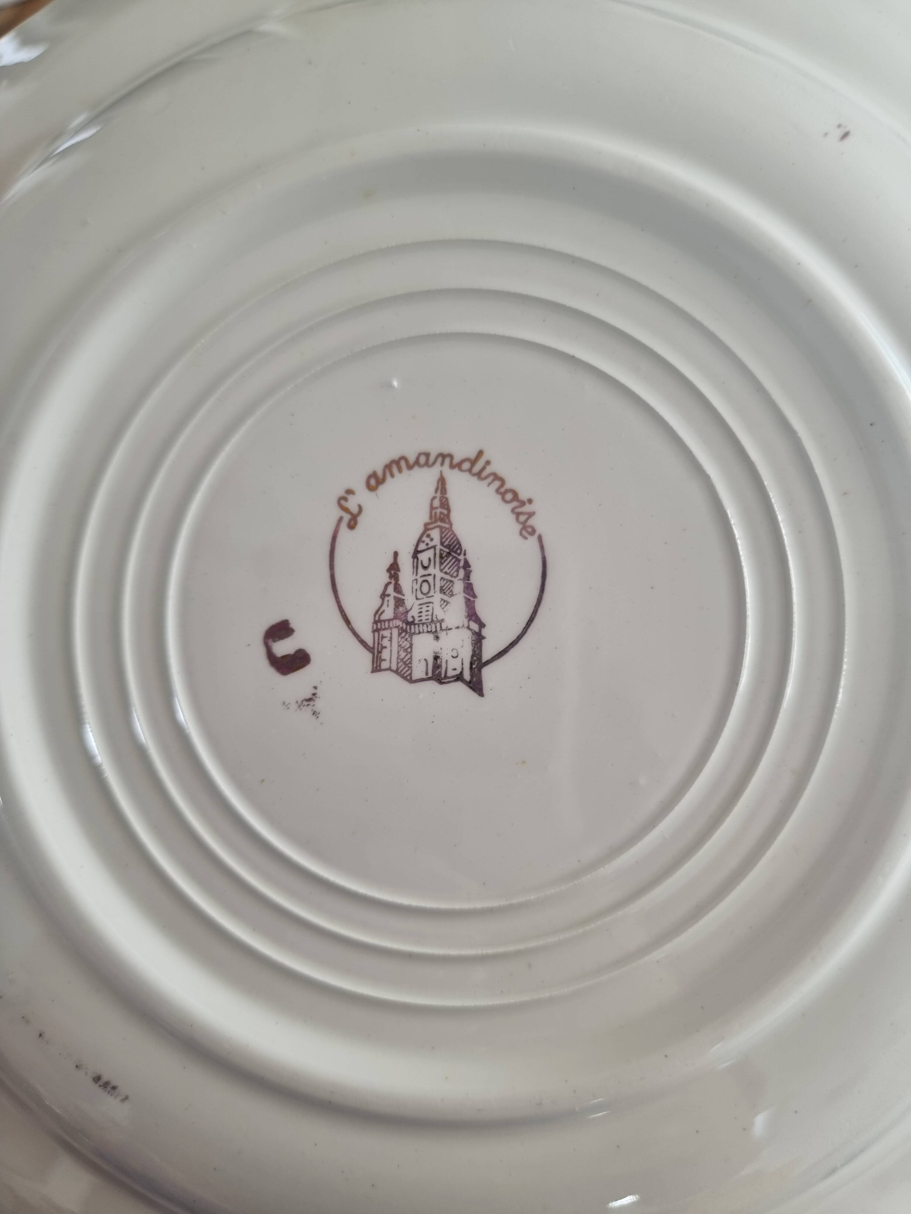 Set of 6 vintage plates