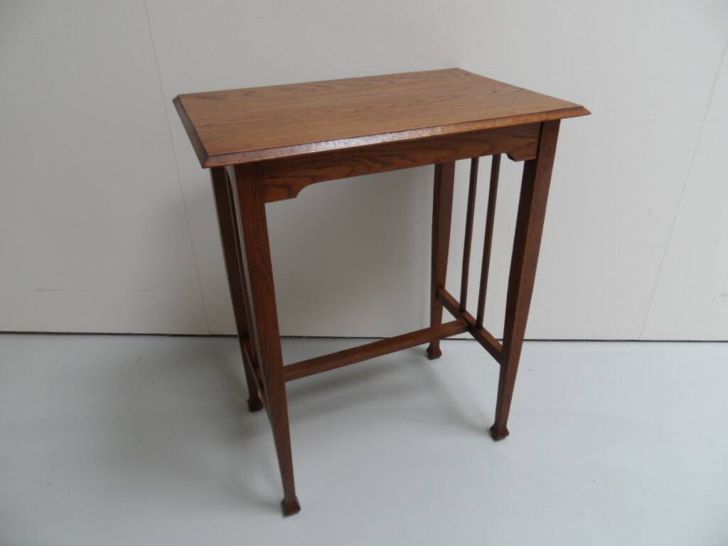 Table d'appoint en chêne ancien