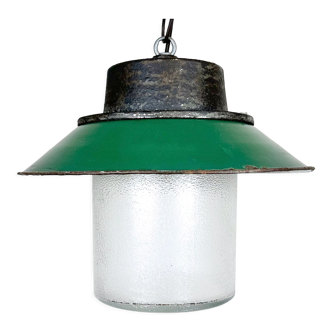 Suspension industrielle en émail vert et fonte, années 1960