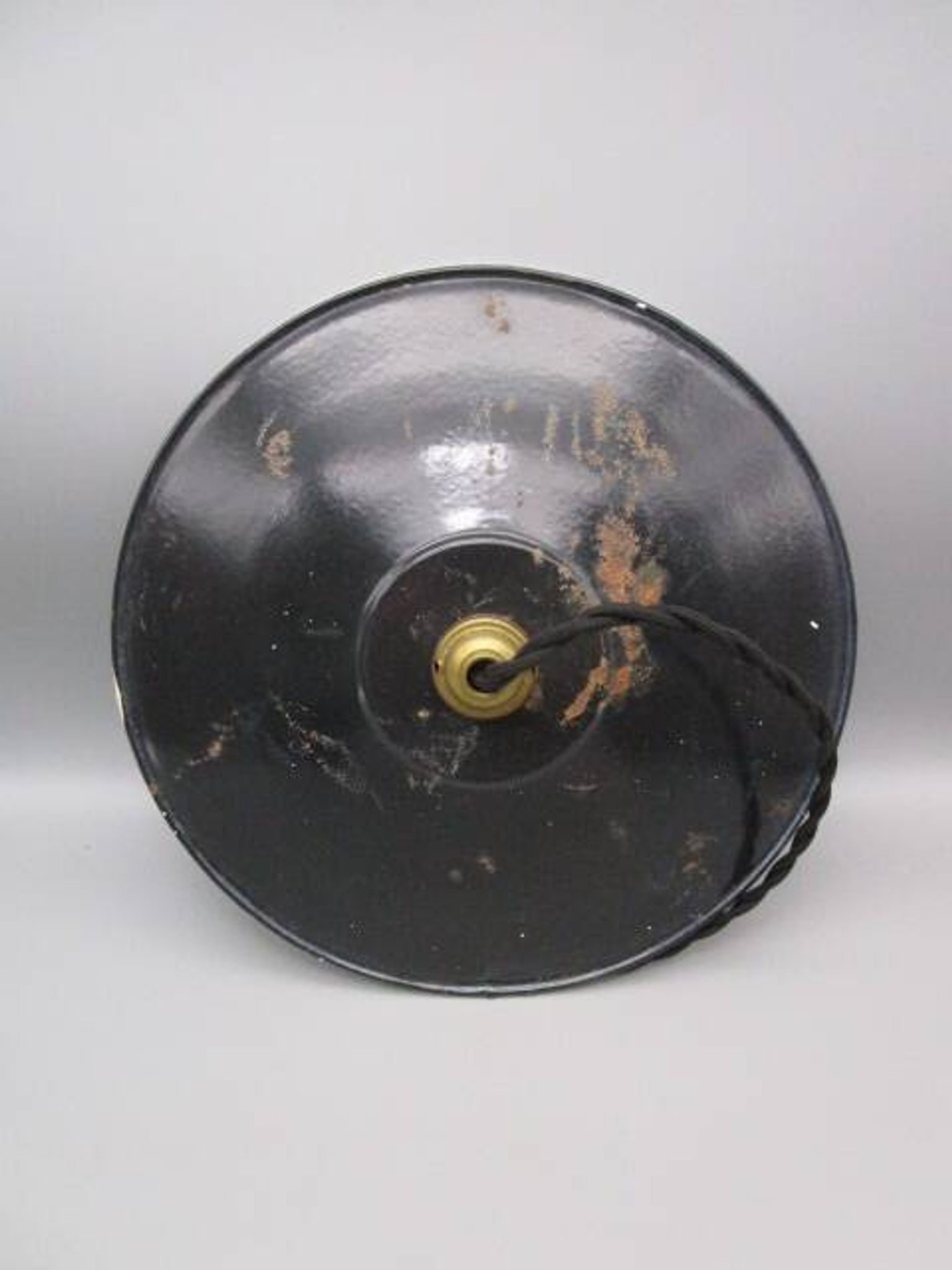 Vintage enamelled metal suspension