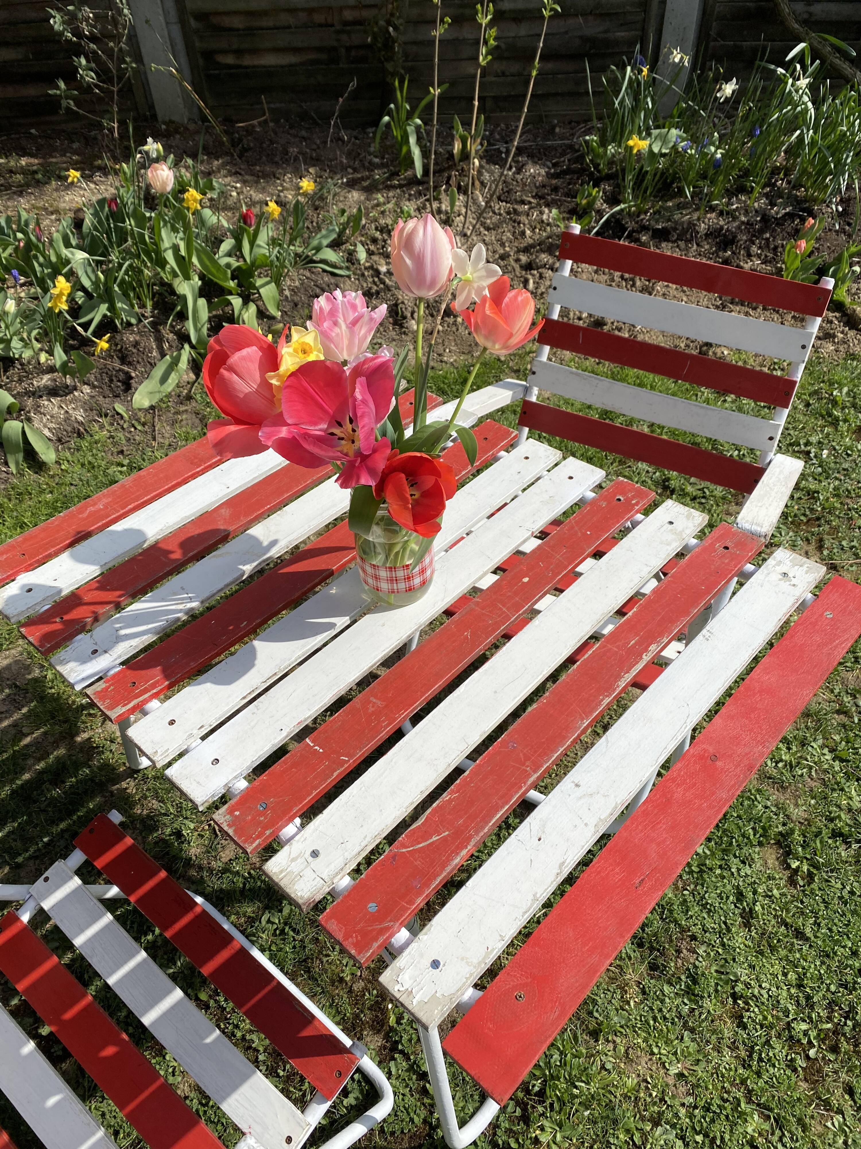 Former vintage garden lounge