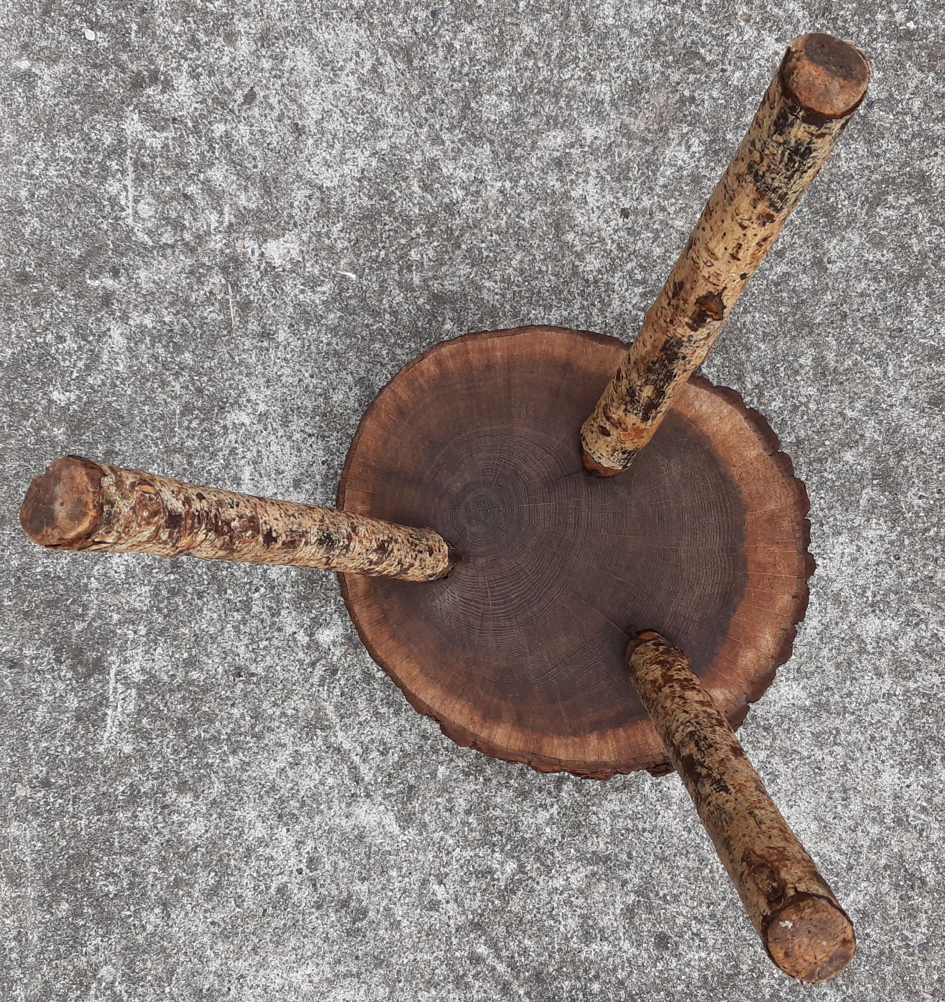 Tabouret bas brutaliste