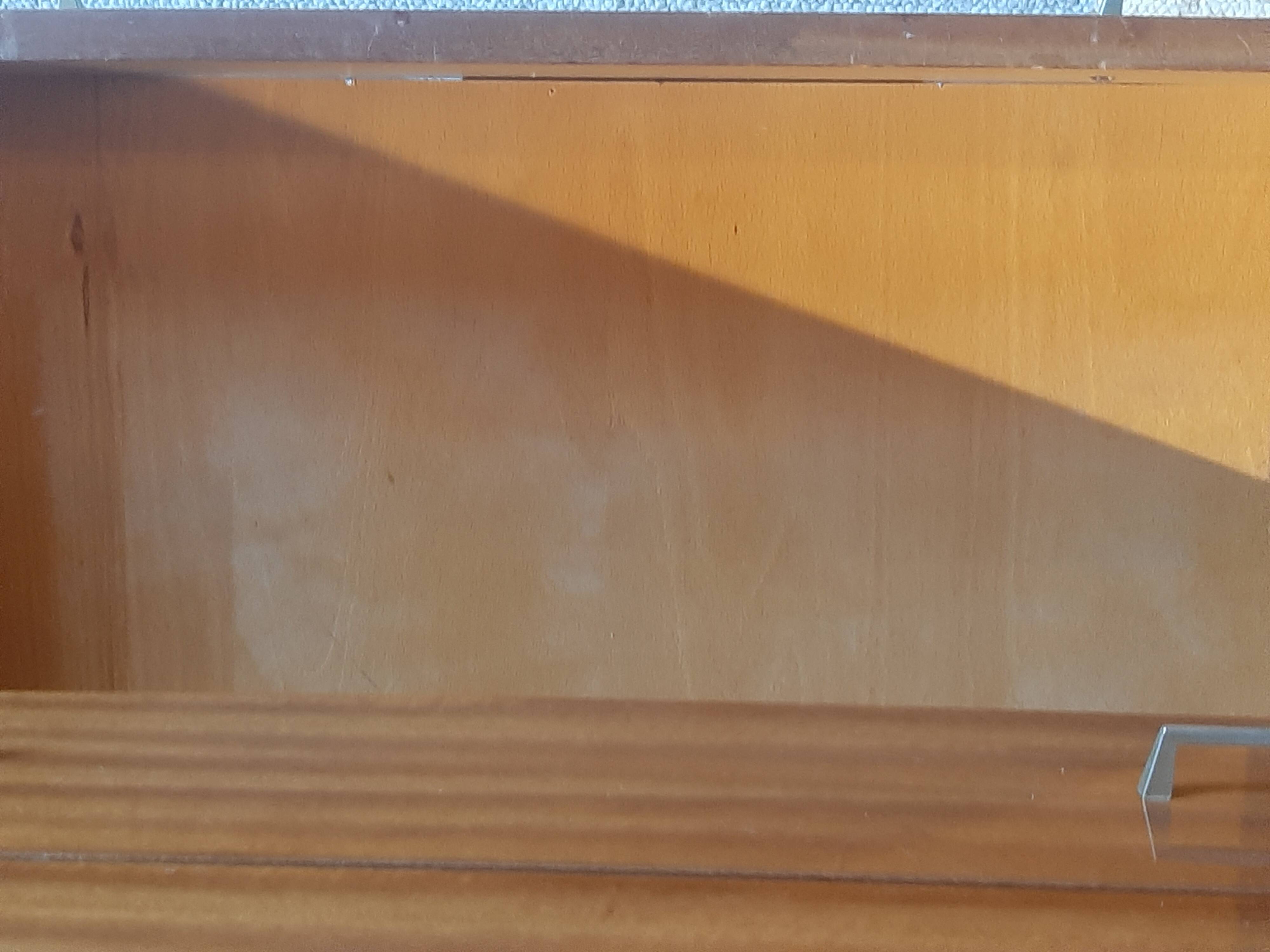 Commode en bois vernis, années 80