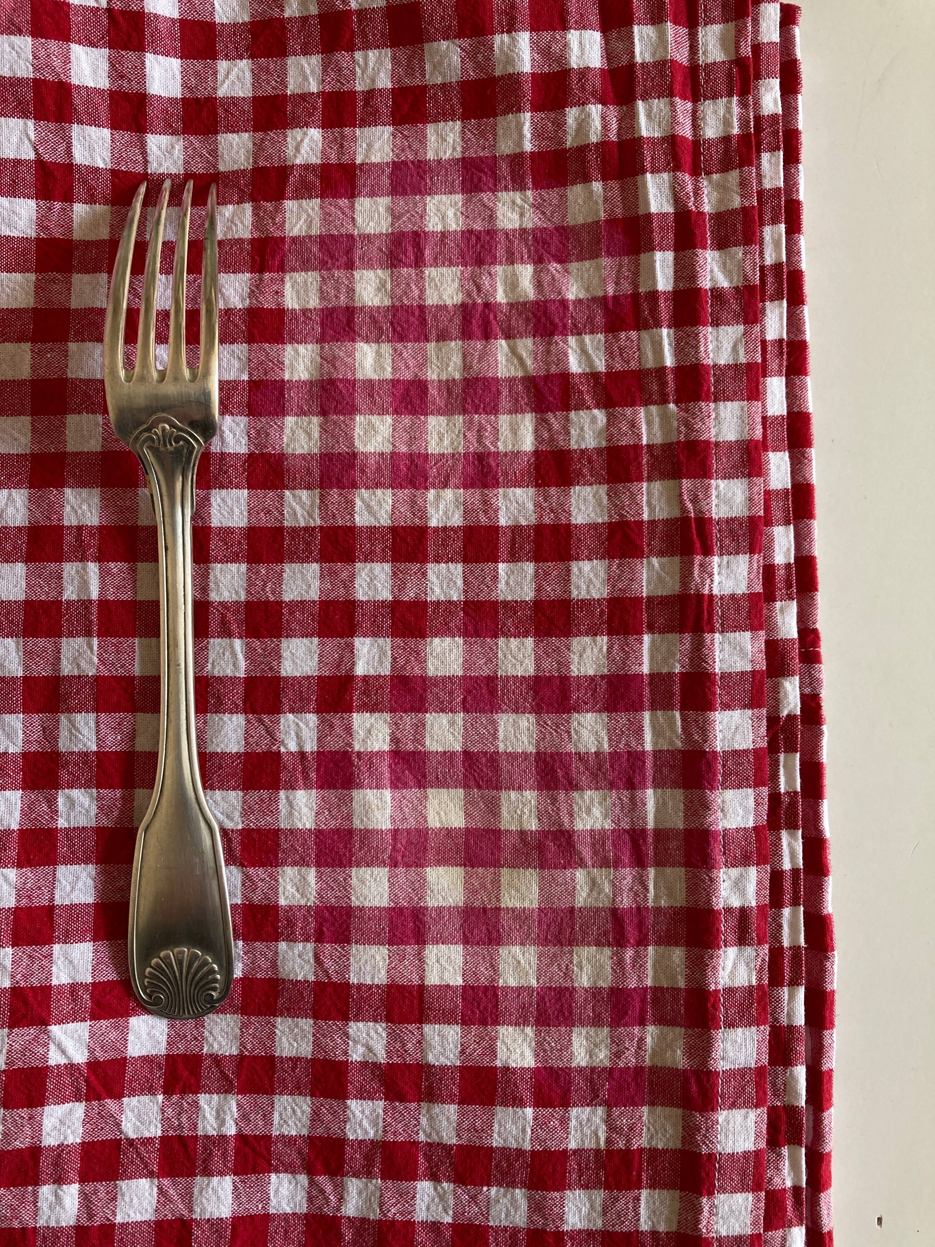 XXXL country tablecloth in poppy red gingham canvas