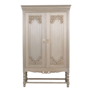 Armoire à linge en chêne, design