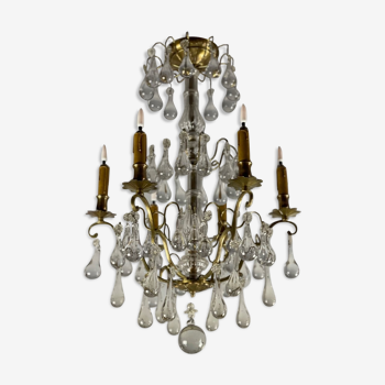 Gilded bronze chandelier trimmed with drop-shaped stamps