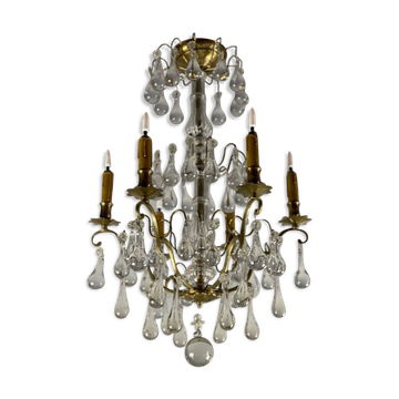 Gilded bronze chandelier trimmed with drop-shaped stamps