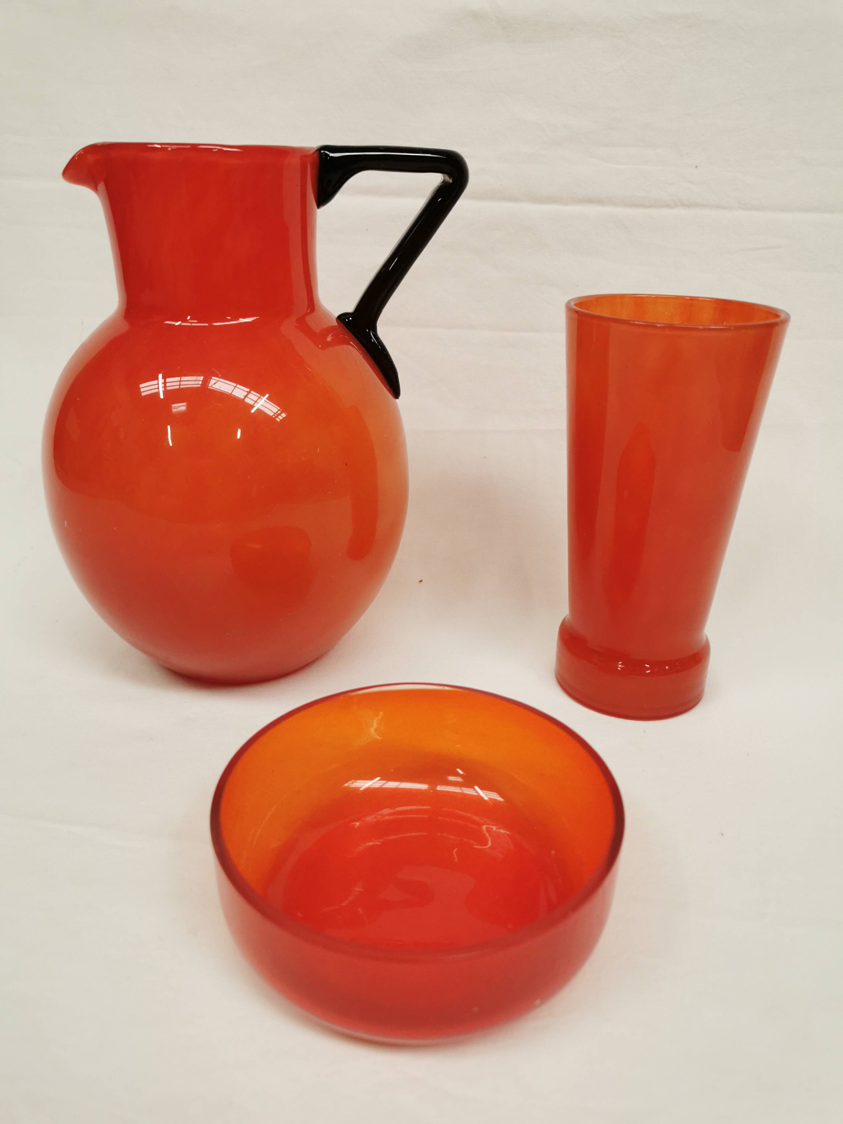 Schneider Orangeade / Lemonade Service, Le Verre Français. 2 Pitchers and 6 Glasses