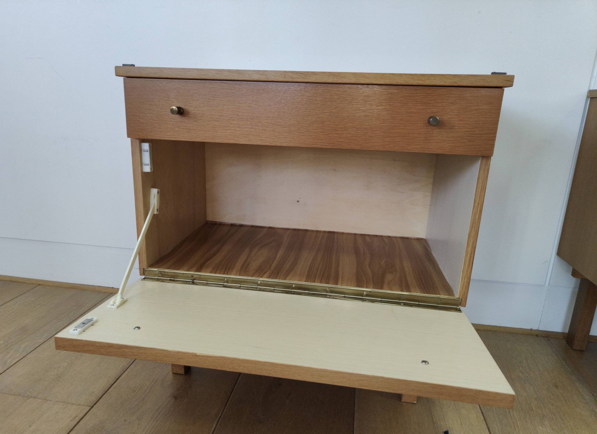Set de 2 tables de chevet du milieu du siècle