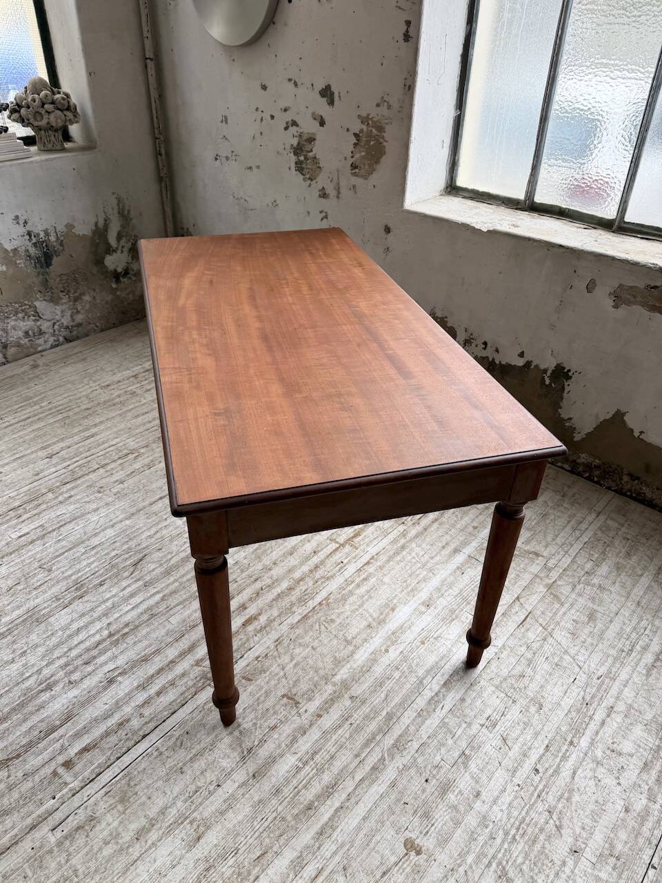 Turned leg cherry table 160cm