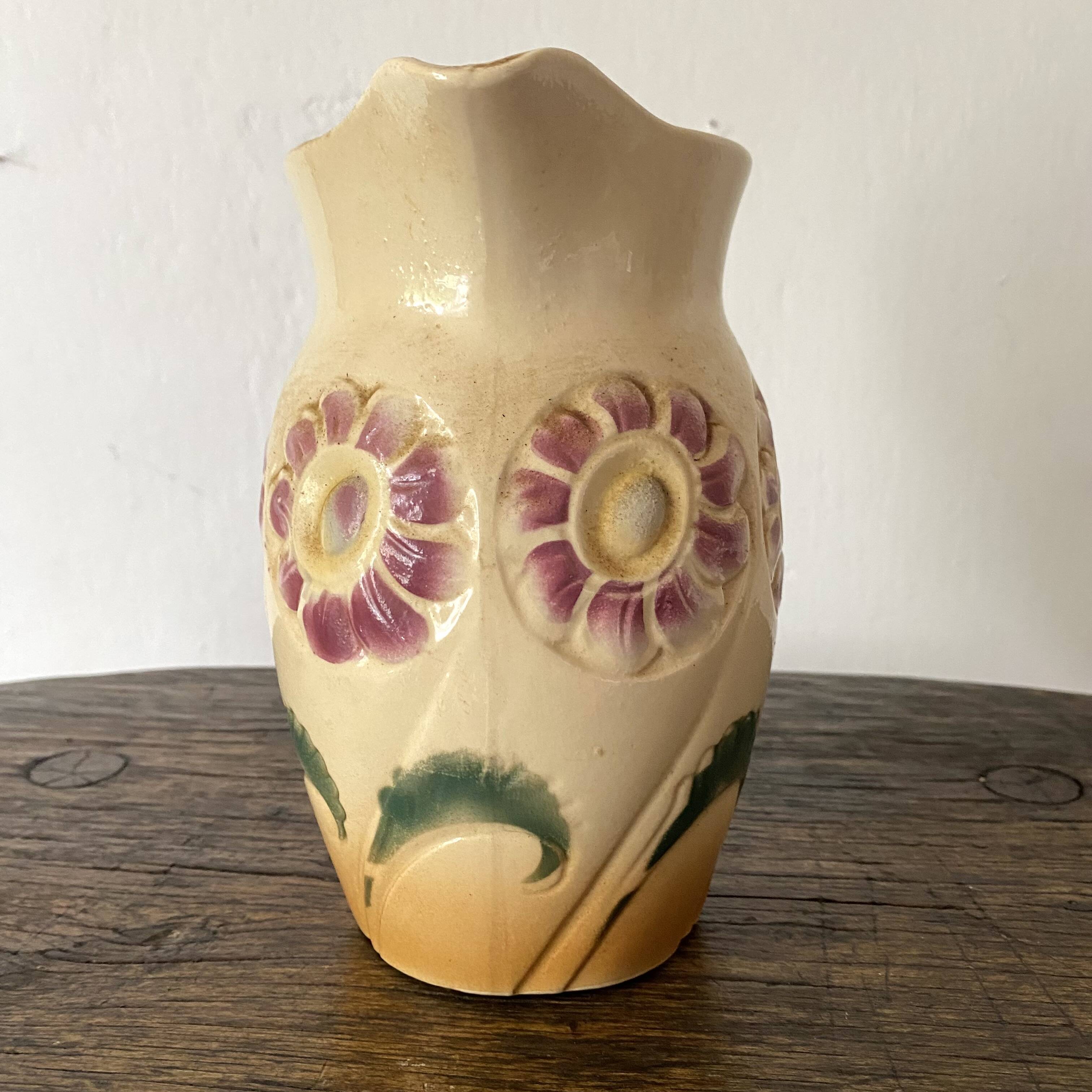 Pichet en barbotine fleurs