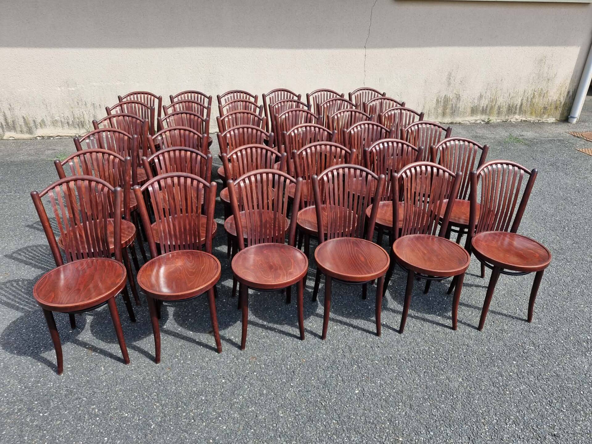 Lot de 36 chaises de bistrot