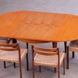 Scandinavian table 119.5 cm
