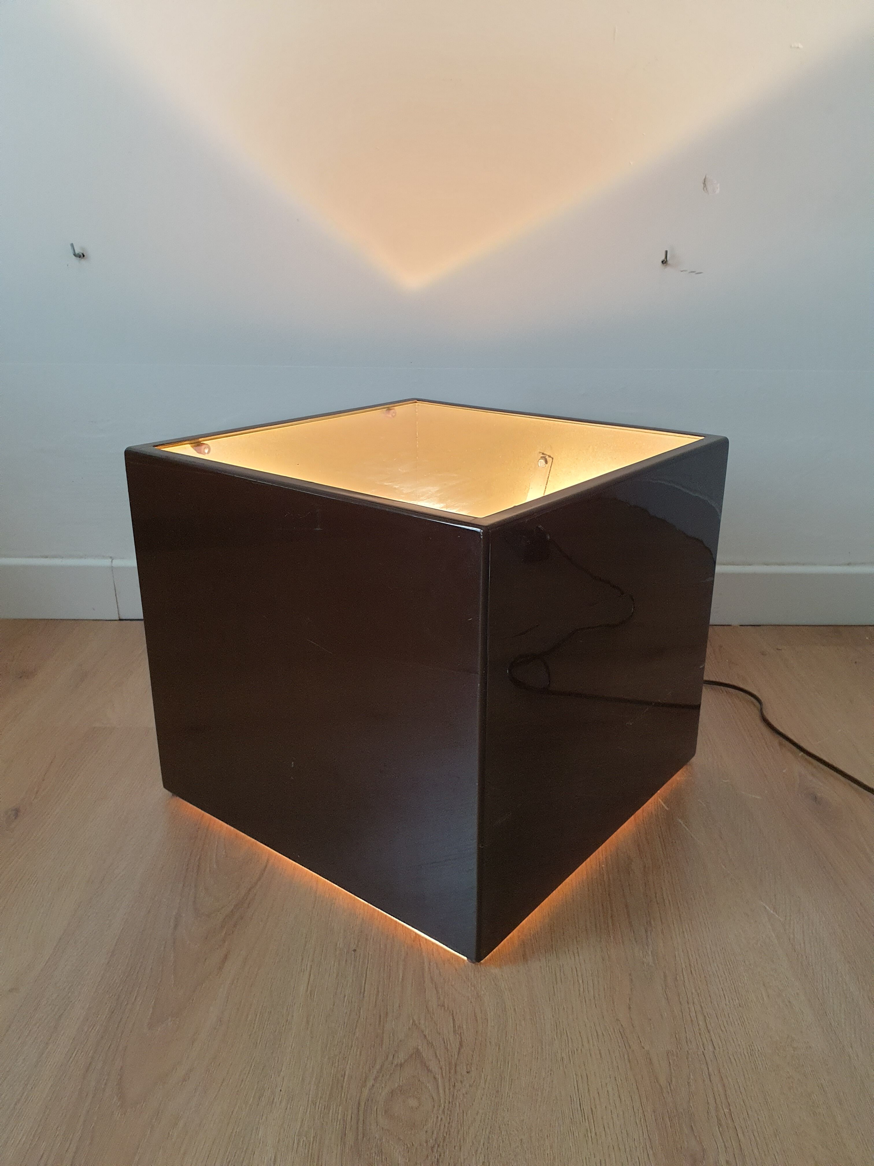 Cube floor lamp