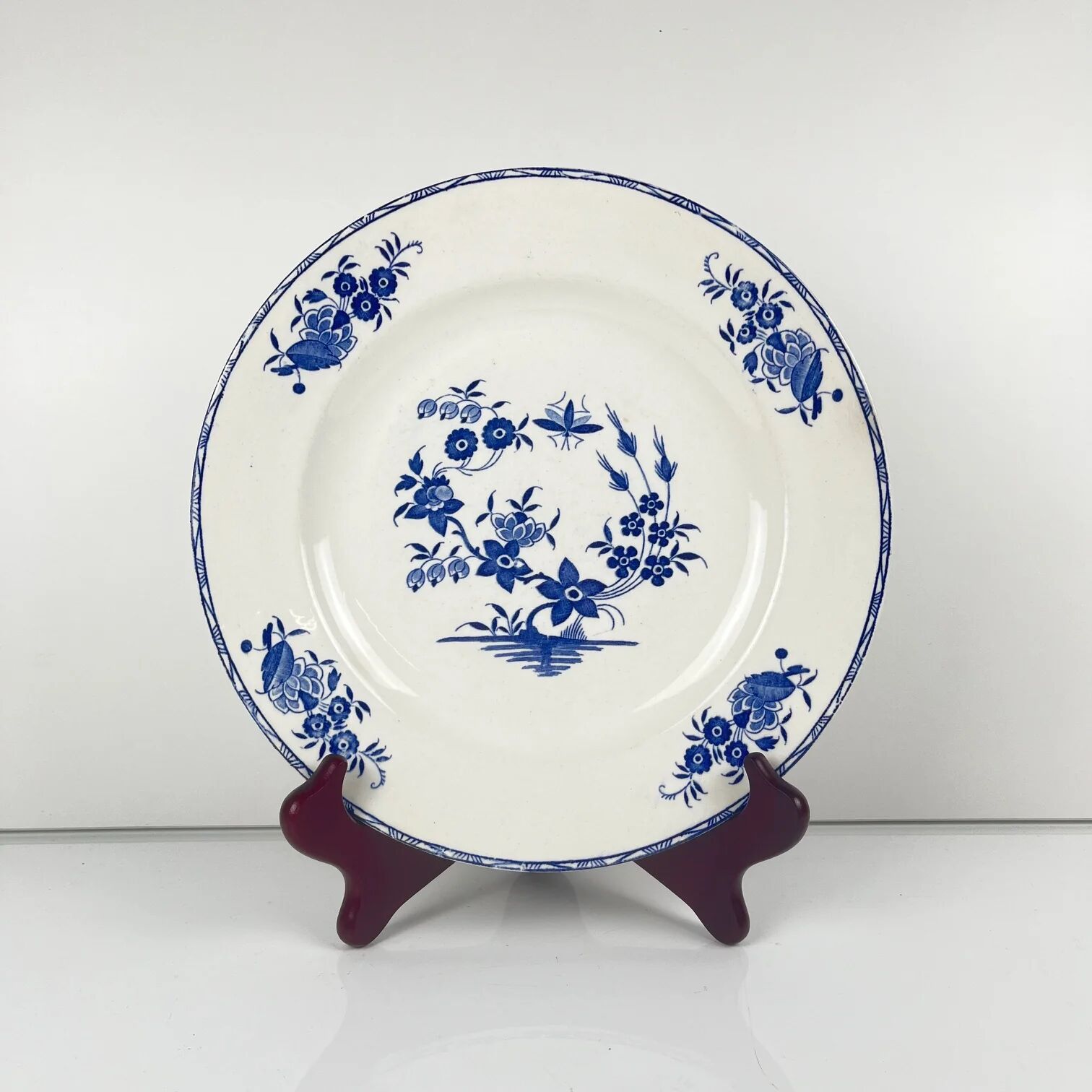 Flat plate "Grand bouquet", Boch brothers, La Louvière, Belgium, 1920