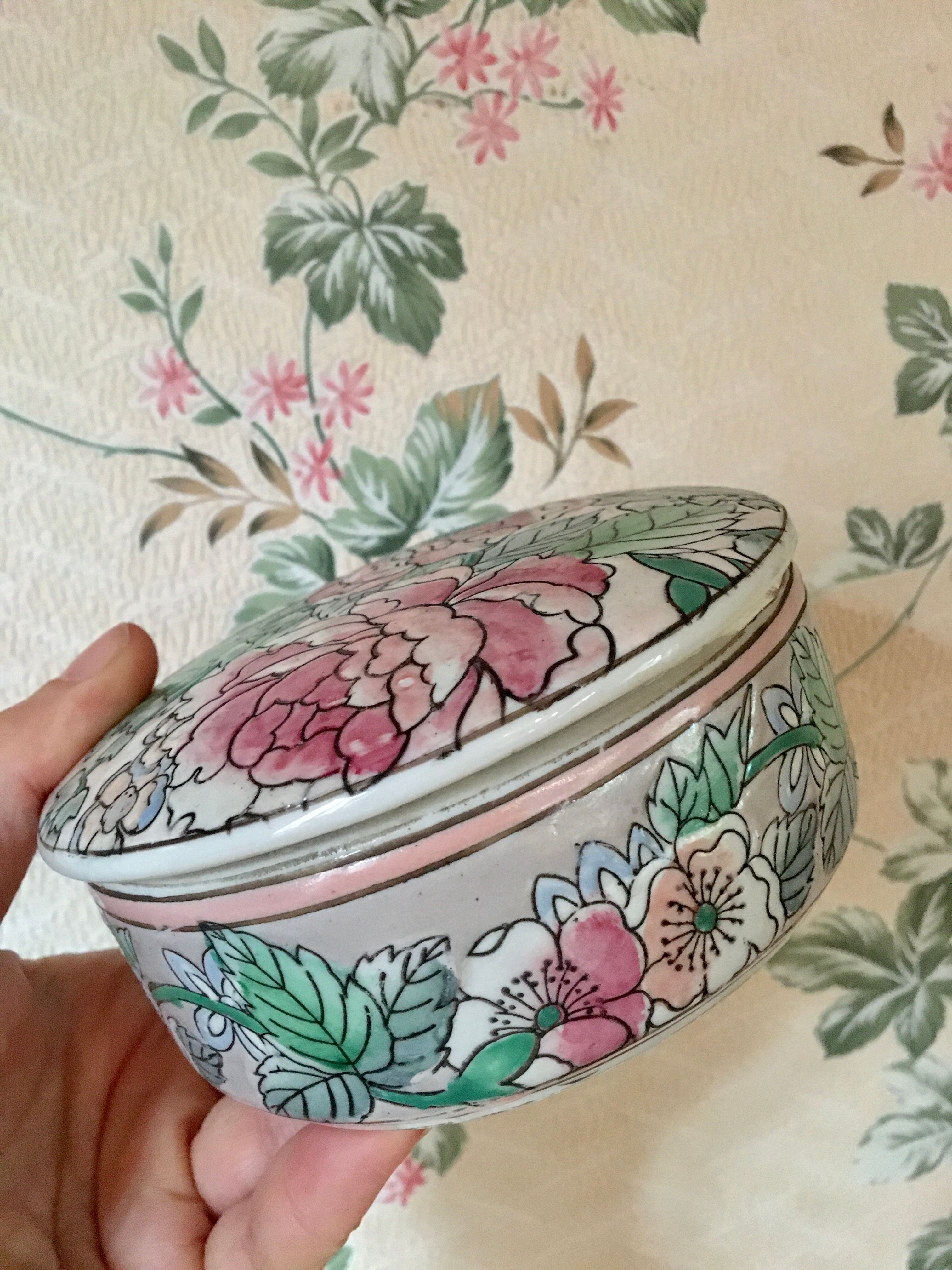 Flowery jewelry box