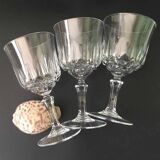 12 verres à vin en cristal taillé
