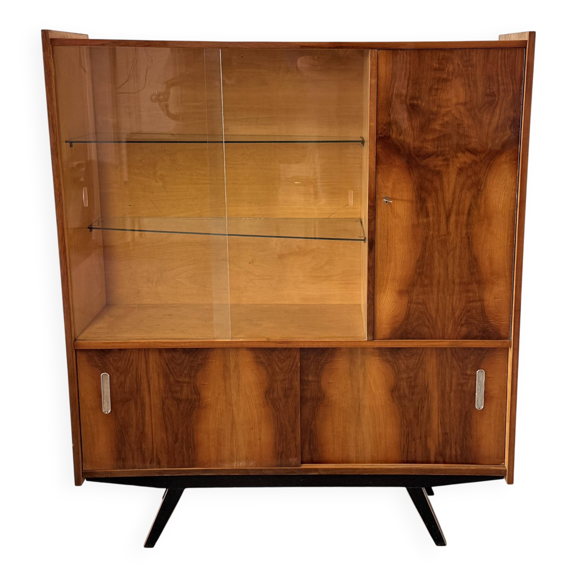Playful high-gloss highboard with display cabinet
