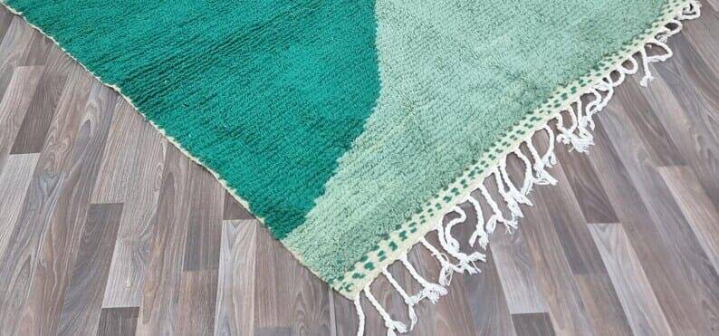 Handmade traditional Beni Ourain Berber rug, size 100 x 200 cm.