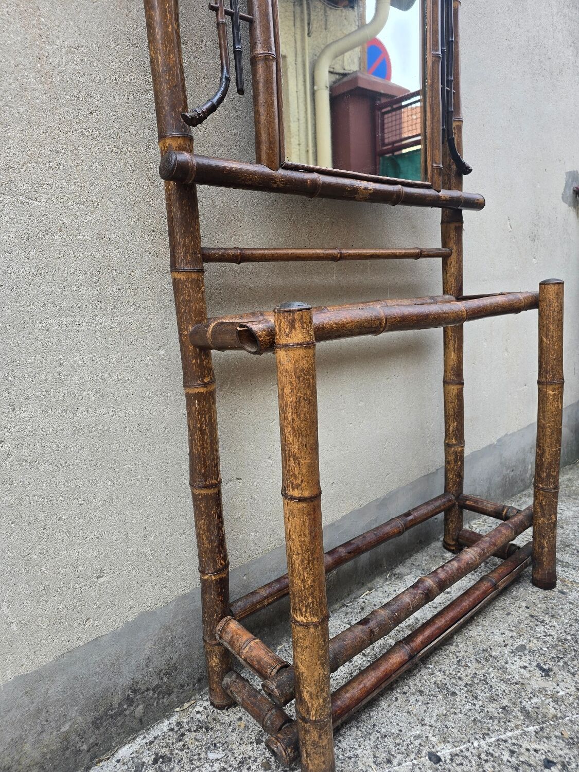 Vestiaire en bambou teinté avec miroir et porte-parapluies – 1920