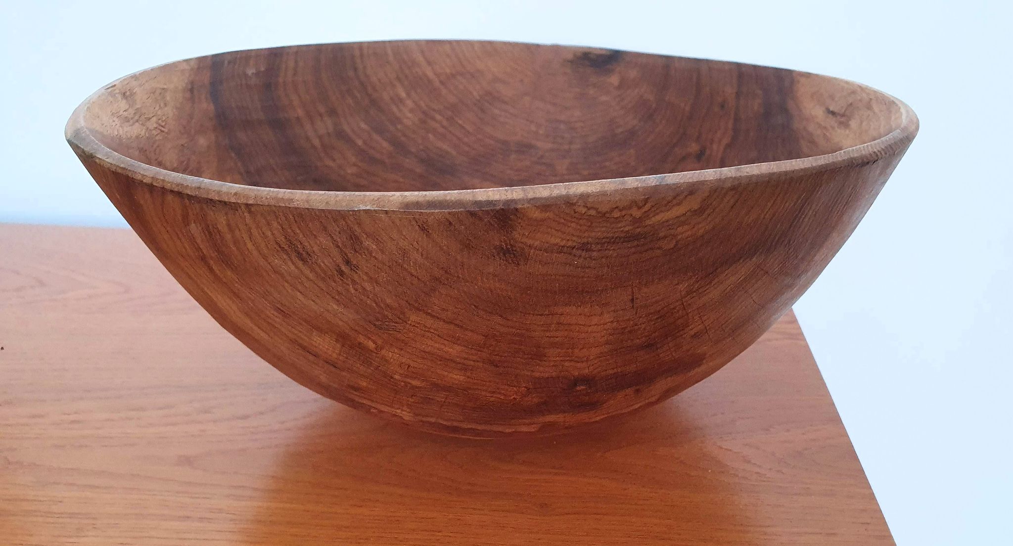 Wooden bowl culbuto