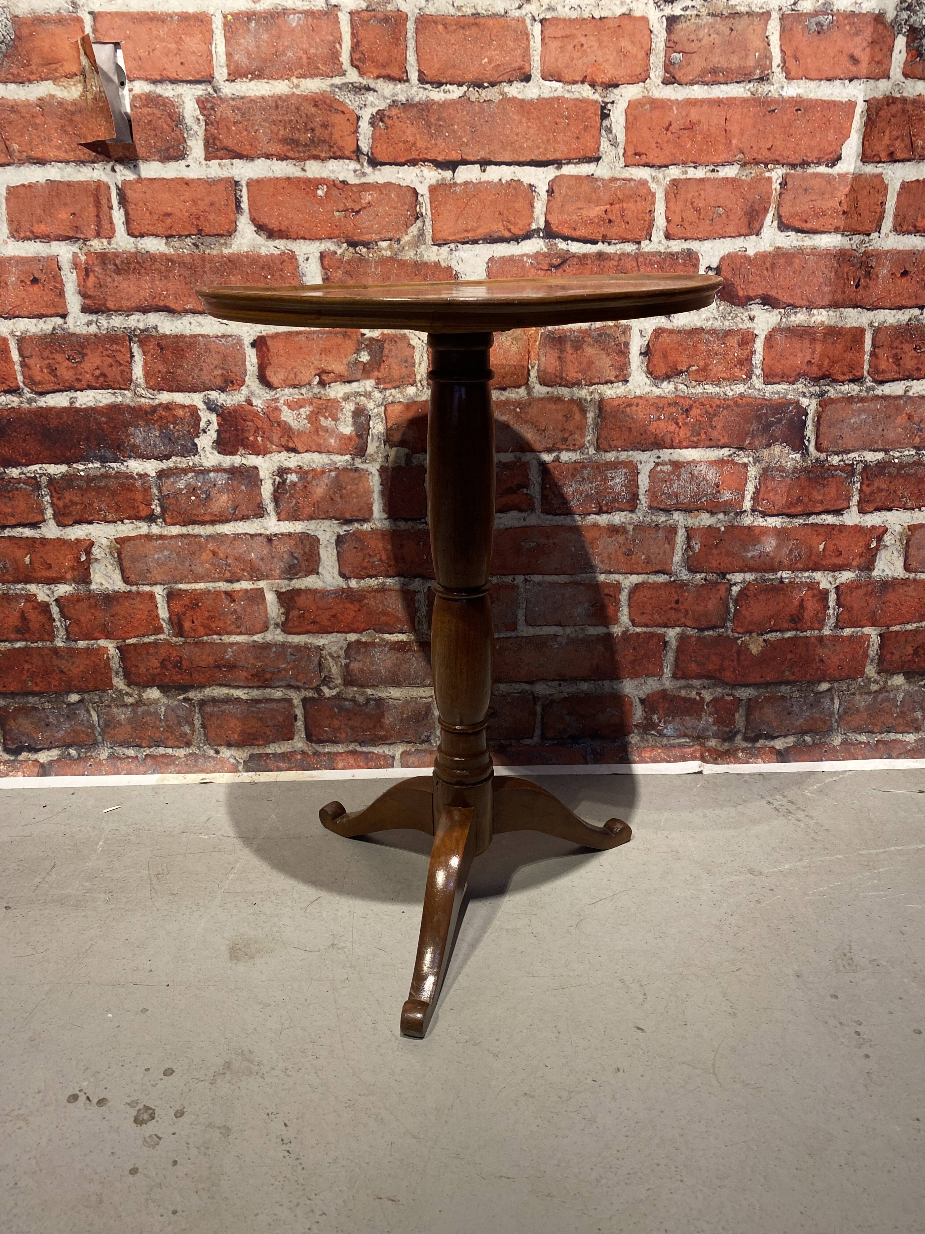 Wooden pedestal table
