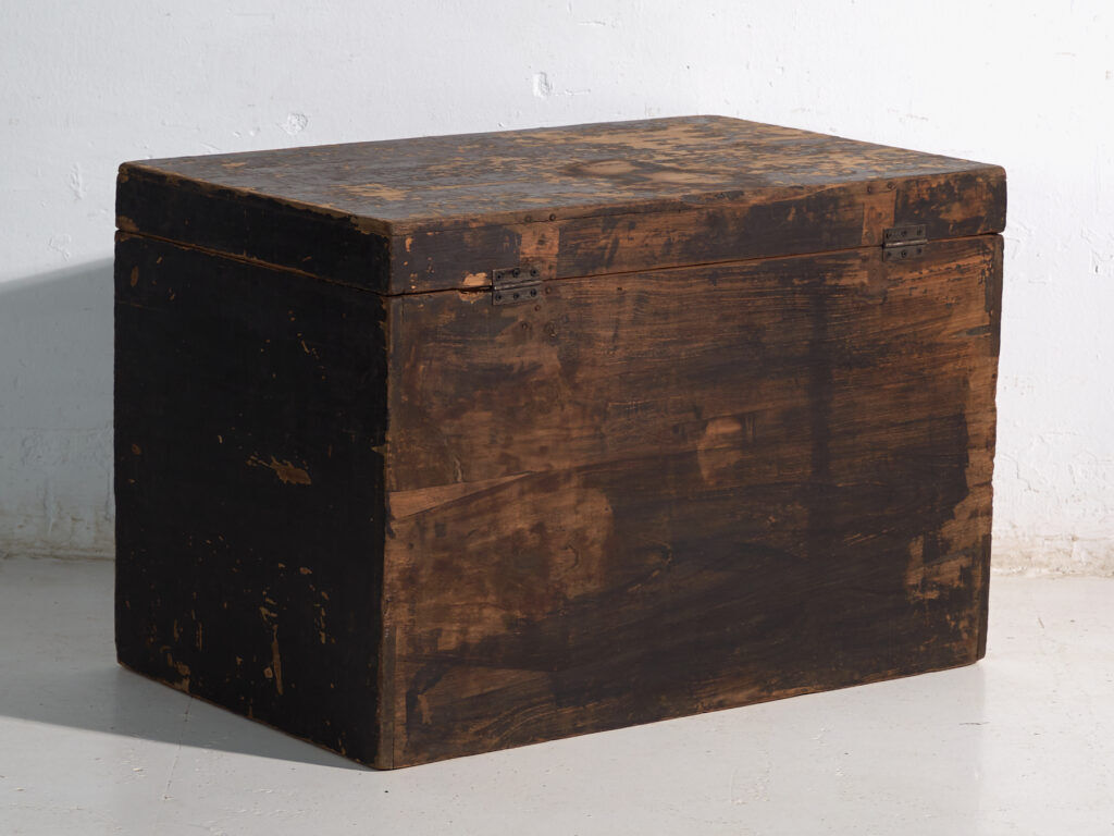 Antique chest painted in pine wood – China, around 1900