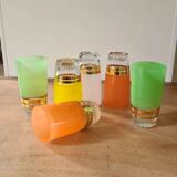 Service 6 glasses to orangeade 50s