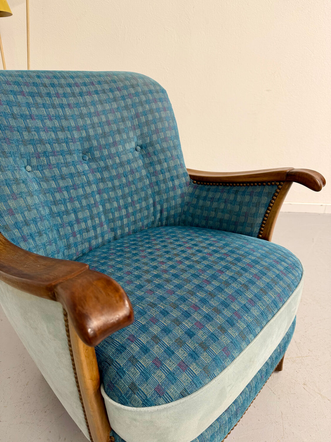 Lot of 2 sculptural Danish design armchairs from the 1940s, vintage.