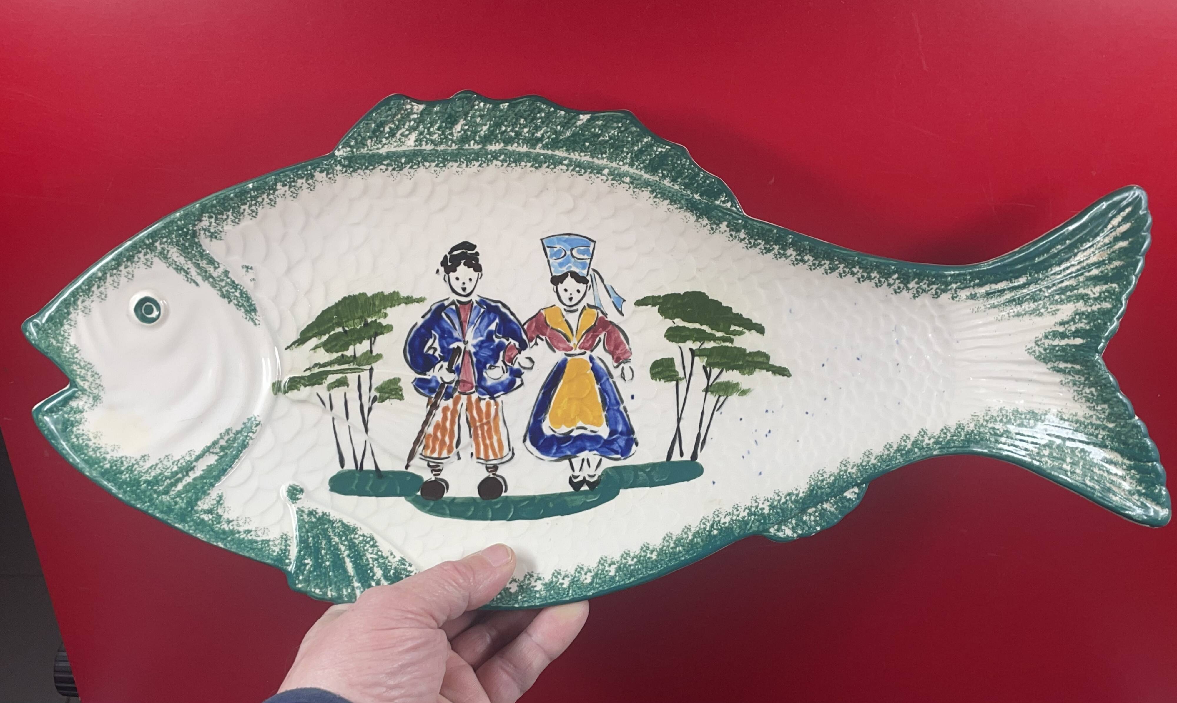 Large fish dish Faience de Pornic MBFA