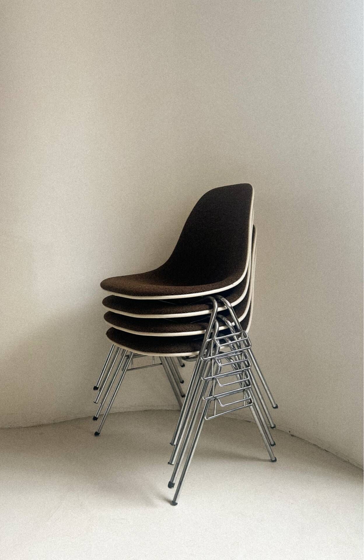 Set of 4 DSS chairs by Herman Miller