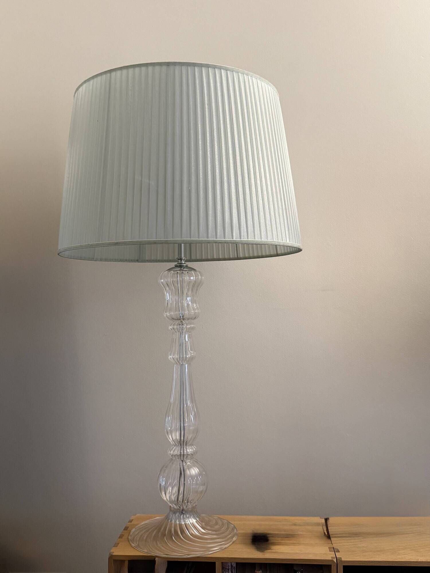 Table lamp – Murano glass base – White pleated shade