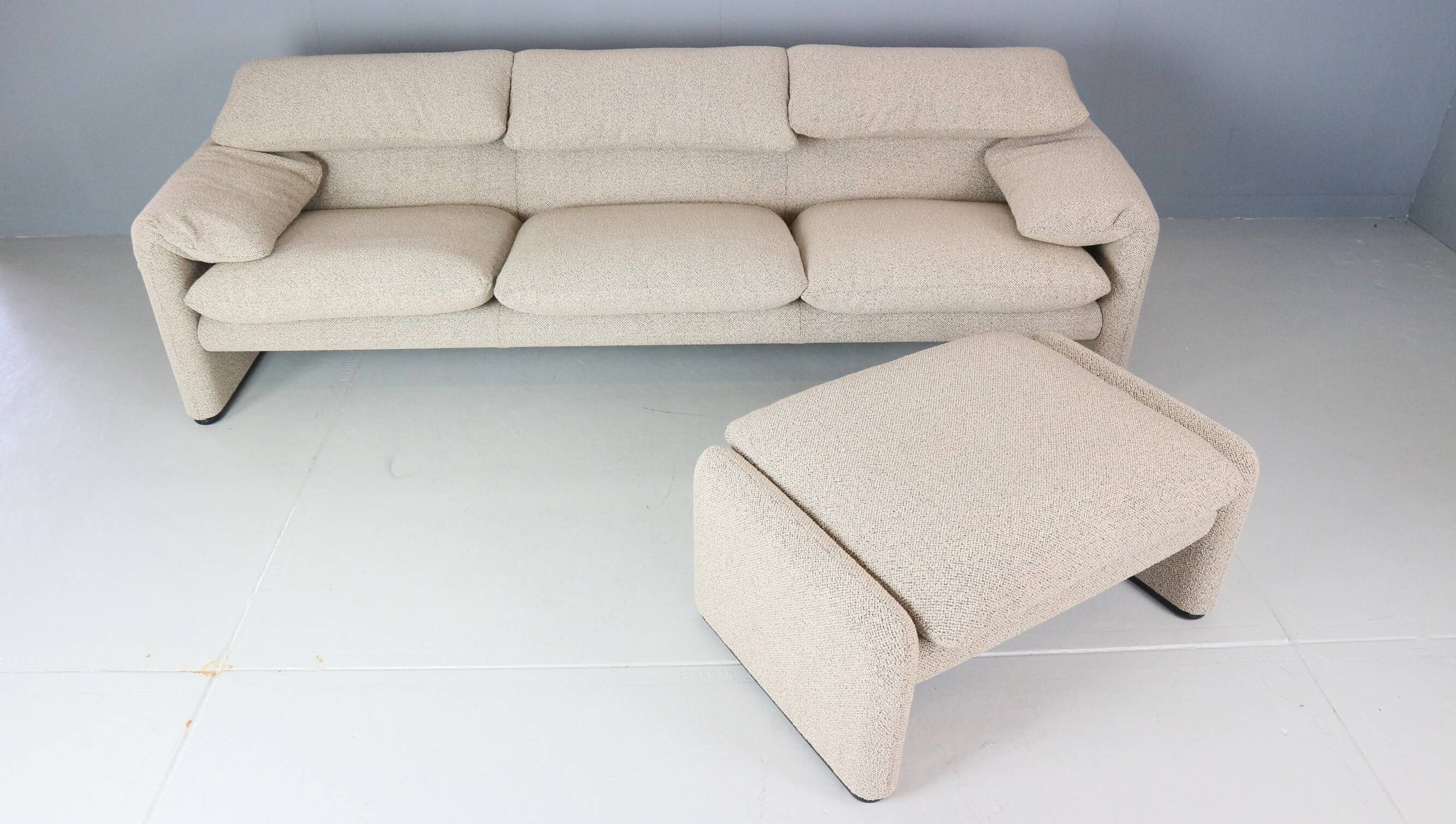 Vico Magistretti "Maralunga" 3-seater and footstool re-upholstered For Cassina