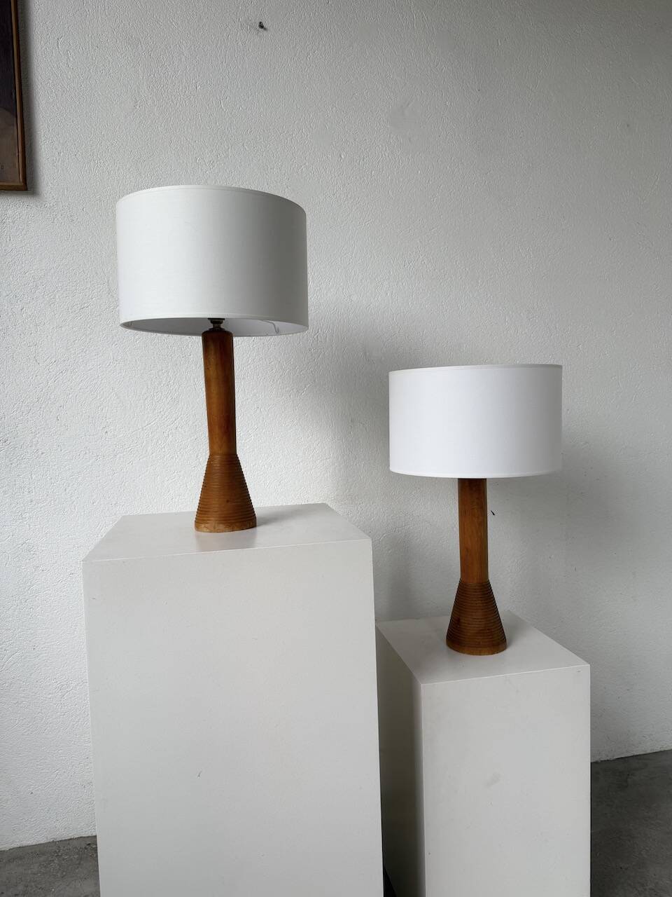 Paire de lampes de table bois chêne années 50