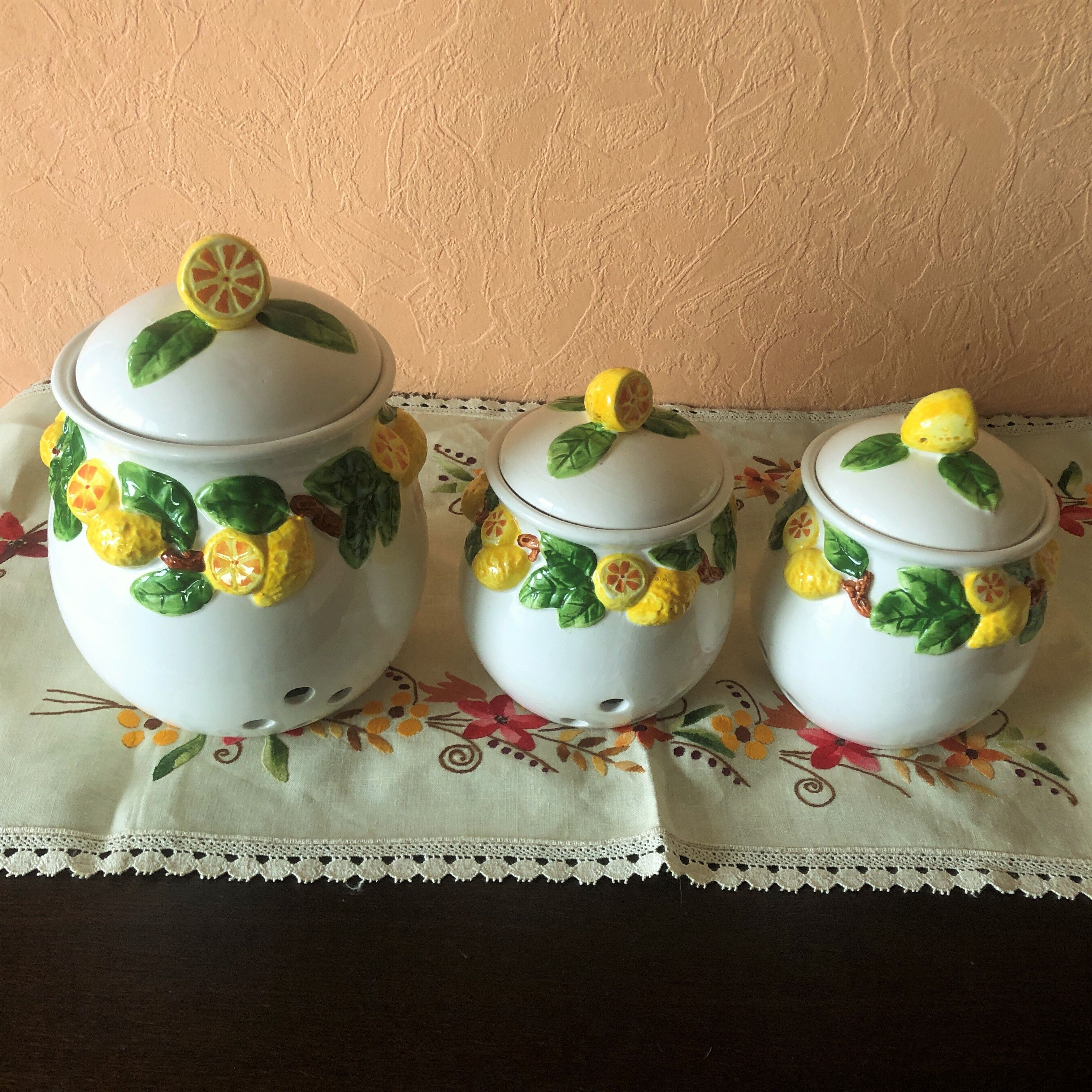 3 jars preservatives condiments onions garlic shallot decoration slurry Lemon