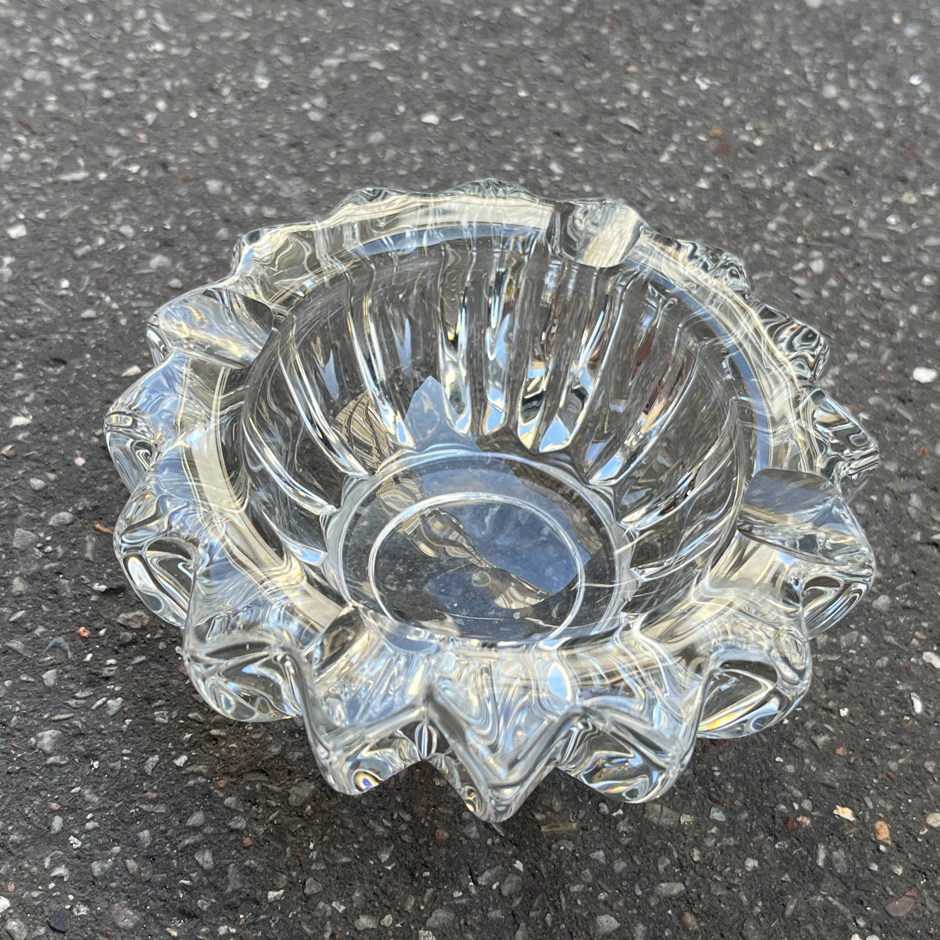 Art Deco molded glass ashtray by Pierre D'Avesn - Art Deco pocket emptier
