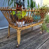 Nursery basket for green plants